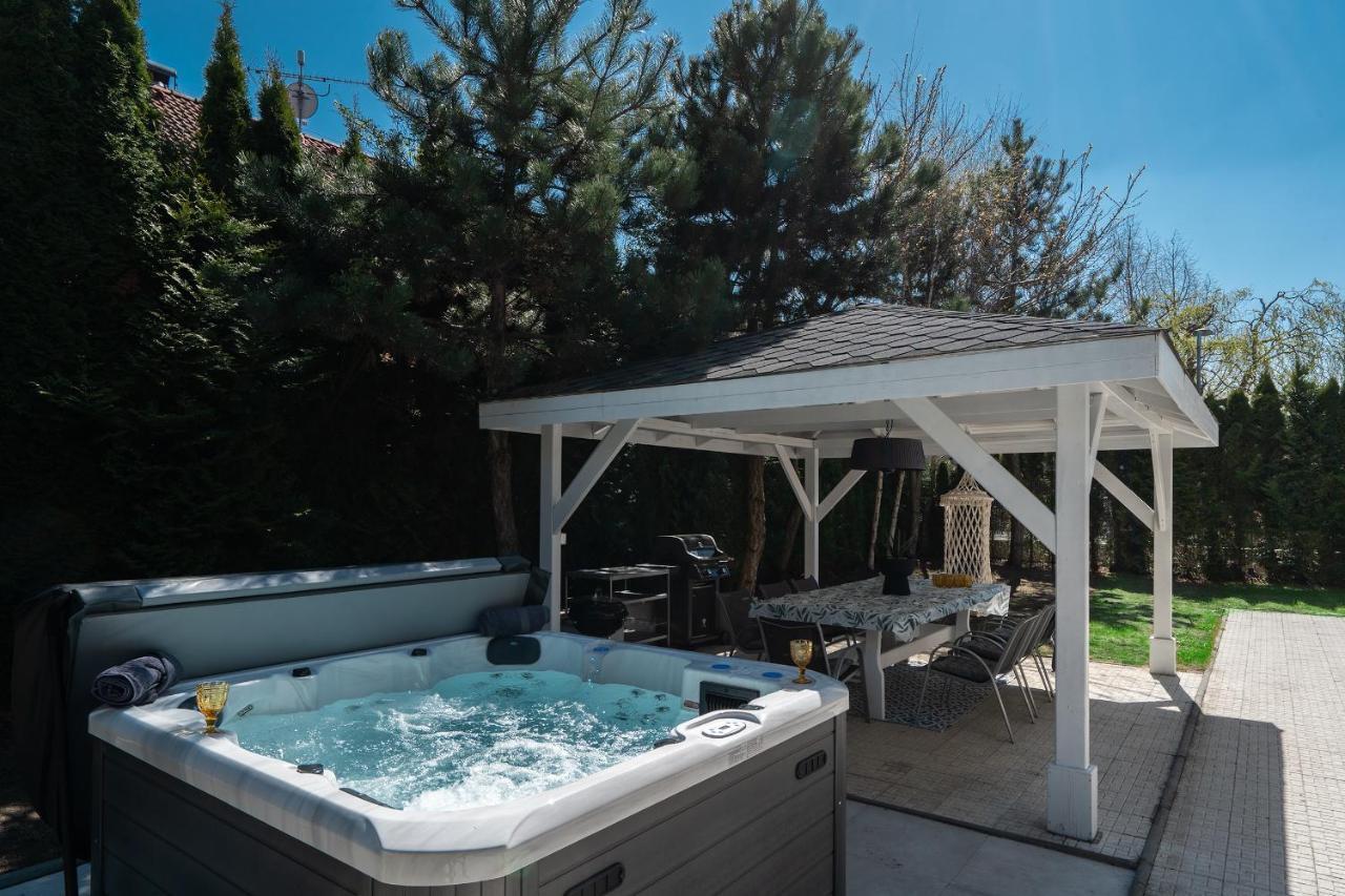 Willa Serenity With Garden Jacuzzi *